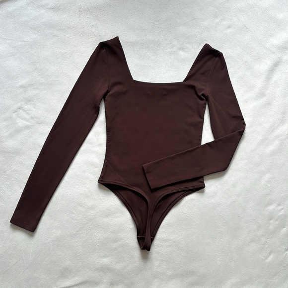 ARITZIA BABATON CONTOUR Longsleeve Top - Picture 1 of 5
